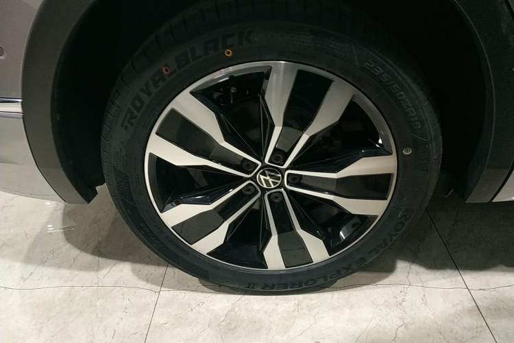 Used Volkswagen Tiguan L 2022 380TSI Automatic All-Wheel Drive R-Line Flagship 7-Seater Exterior 8