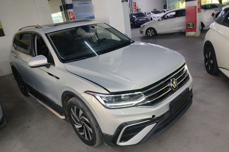 Used Volkswagen Tiguan L 2022 330TSI Automatic Two-Wheel Drive Smart Edition Front Right 45 Deg