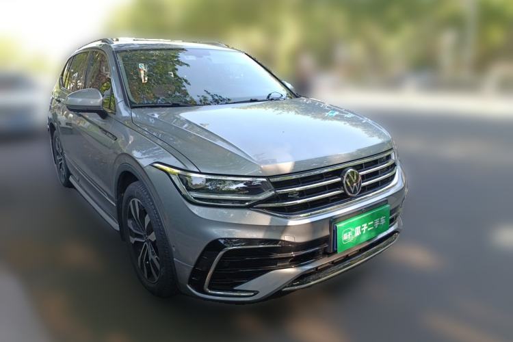 Used Volkswagen Tiguan L 2022 380TSI Automatic All-Wheel Drive R-Line Enhanced Comfort 7-Seater Front Right 45 Deg