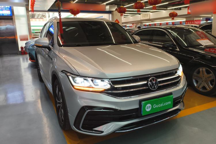 Used Volkswagen Tiguan L 2022 330TSI Automatic Two-Wheel Drive R-Line Flagship Edition Front Right 45 Deg