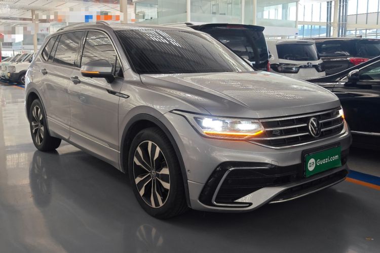 Used Volkswagen Tiguan L 2022 330TSI Automatic Two-Wheel Drive R-Line Enhanced Edition Front Right 45 Deg
