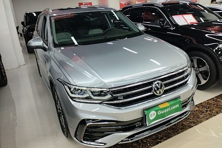Used Volkswagen Tiguan L 2022 380TSI Automatic All-Wheel Drive R-Line Flagship 7-Seater Front Right 45 Deg