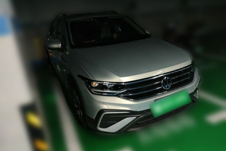 Used Volkswagen Tiguan L 2022 330TSI Automatic Two-Wheel Drive Smart Edition Front Right 45 Deg