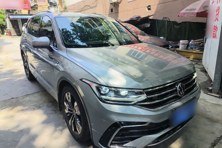 Used Volkswagen Tiguan L 2022 330TSI Automatic Two-Wheel Drive R-Line Enhanced Edition Front Right 45 Deg