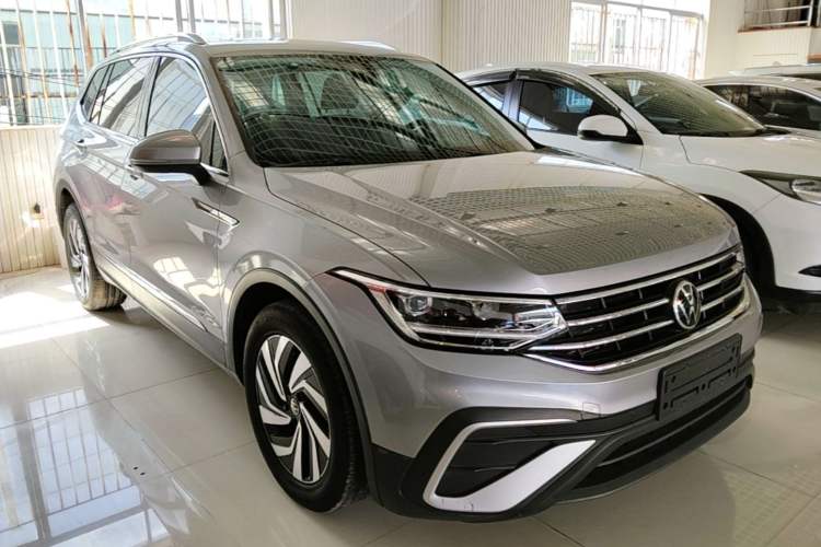 Used Volkswagen Tiguan L 2022 330TSI Automatic Two-Wheel Drive Smart Edition Front Right 45 Deg