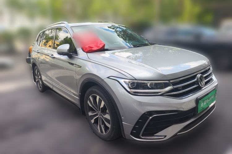 Used Volkswagen Tiguan L 2022 330TSI Automatic Two-Wheel Drive R-Line Enhanced Edition Front Right 45 Deg