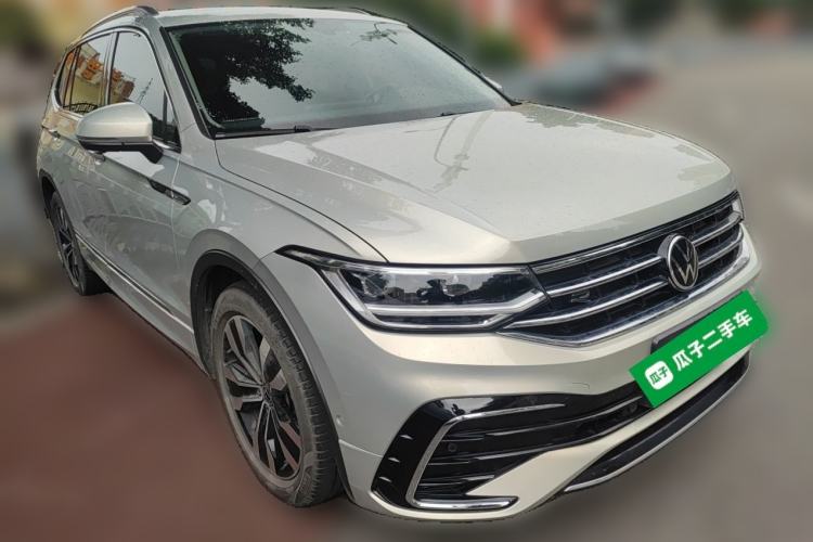 Used Volkswagen Tiguan L 2022 330TSI Automatic Two-Wheel Drive R-Line Enhanced Edition Front Right 45 Deg