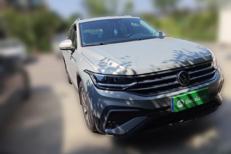 Used Volkswagen Tiguan L 2022 330TSI Automatic Two-Wheel Drive Smart Edition Front Right 45 Deg