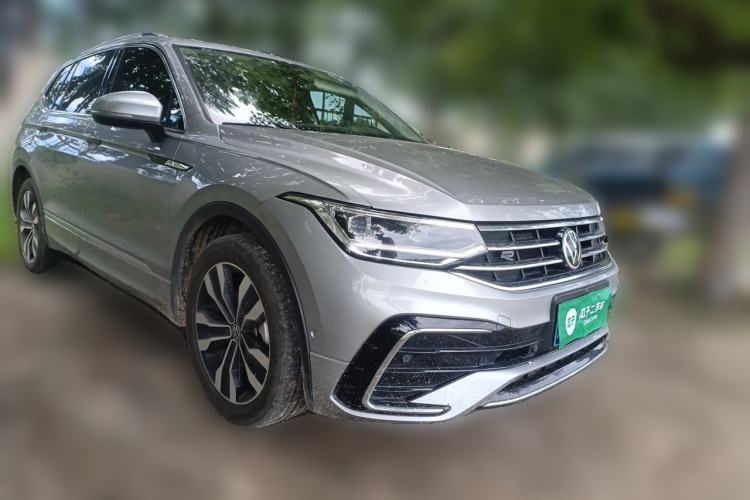 Used Volkswagen Tiguan L 2022 330TSI Automatic Two-Wheel Drive R-Line Enhanced Edition Front Right 45 Deg