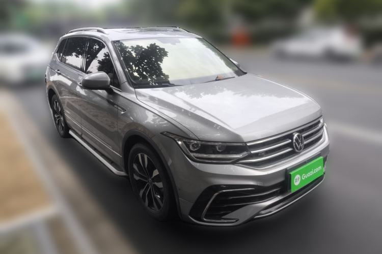 Used Volkswagen Tiguan L 2022 330TSI Automatic Two-Wheel Drive R-Line Enhanced Edition Front Right 45 Deg