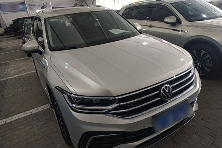 Used Volkswagen Tiguan L 2022 330TSI Automatic Two-Wheel Drive R-Line Enhanced Edition Front Right 45 Deg