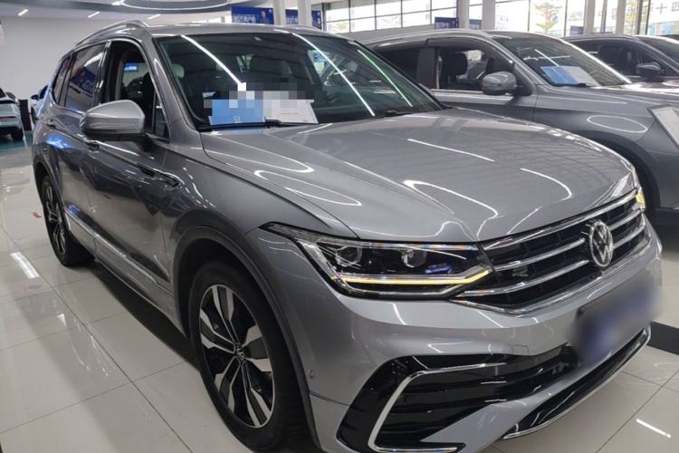 Used Volkswagen Tiguan L 2022 330TSI Automatic Two-Wheel Drive R-Line Enhanced Edition Front Right 45 Deg
