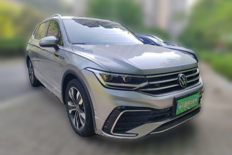 Used Volkswagen Tiguan L 2022 330TSI Automatic Two-Wheel Drive R-Line Enhanced Edition Front Right 45 Deg