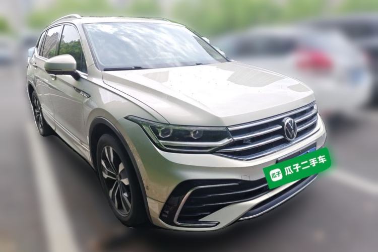 Used Volkswagen Tiguan L 2022 330TSI Automatic Two-Wheel Drive R-Line Enhanced Edition Front Right 45 Deg
