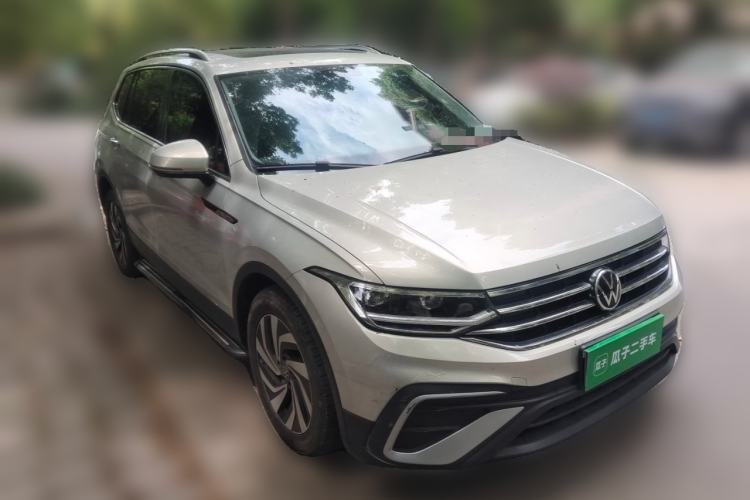 Used Volkswagen Tiguan L 2022 330TSI Automatic Two-Wheel Drive Smart Edition Front Right 45 Deg