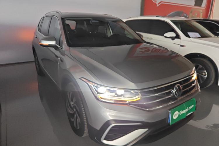 Used Volkswagen Tiguan L 2022 330TSI Automatic Two-Wheel Drive Smart Edition Front Right 45 Deg
