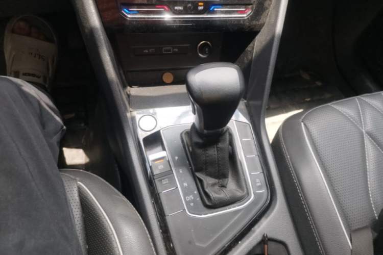 Used Volkswagen Tiguan L 2022 330TSI Automatic Two-Wheel Drive Smart Edition Gear Lever