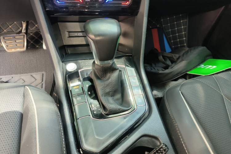 Used Volkswagen Tiguan L 2022 330TSI Automatic Two-Wheel Drive R-Line Enhanced Edition Gear Lever