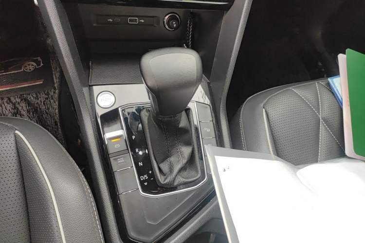Used Volkswagen Tiguan L 2022 330TSI Automatic Two-Wheel Drive R-Line Enhanced Edition Gear Lever