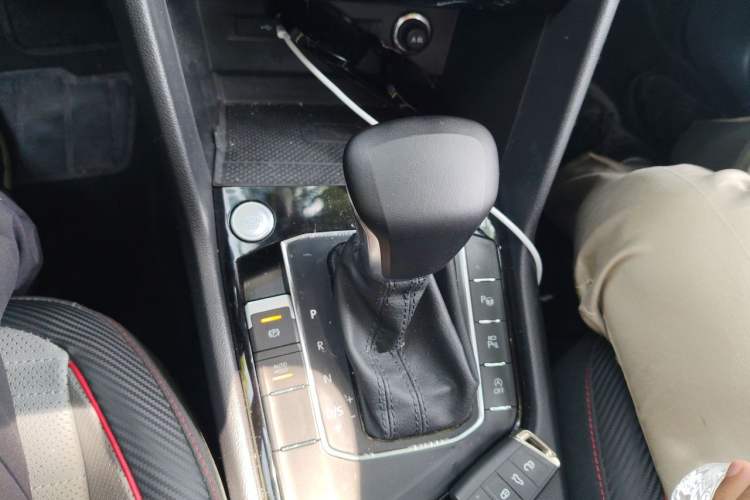 Used Volkswagen Tiguan L 2022 330TSI Automatic Two-Wheel Drive R-Line Enhanced Edition Gear Lever