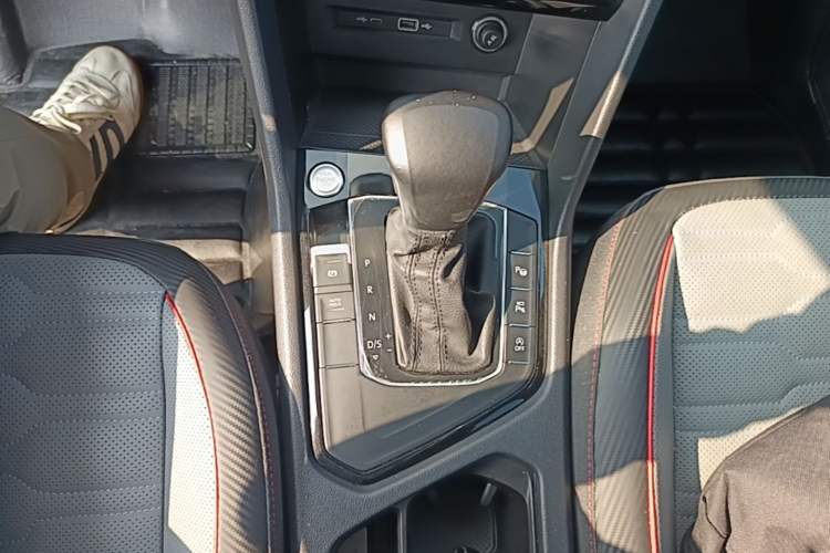 Used Volkswagen Tiguan L 2022 330TSI Automatic Two-Wheel Drive R-Line Flagship Edition Gear Lever