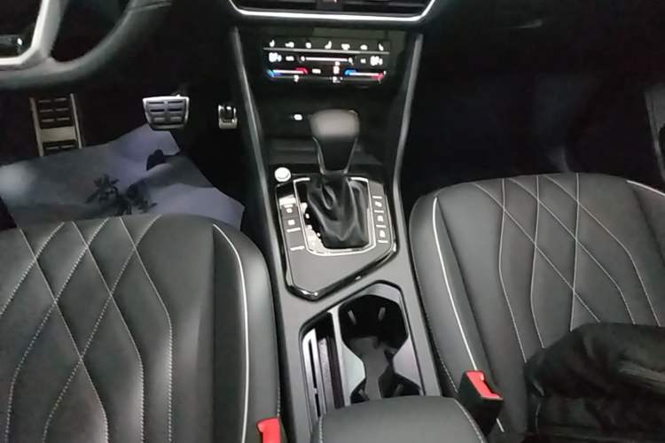 Used Volkswagen Tiguan L 2022 330TSI Automatic Two-Wheel Drive R-Line Enhanced Edition Gear Lever