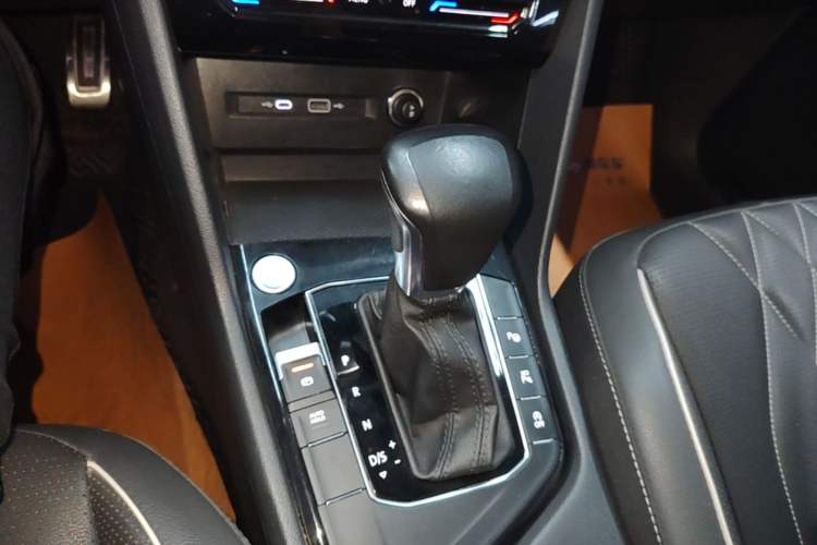 Used Volkswagen Tiguan L 2022 330TSI Automatic Two-Wheel Drive R-Line Enhanced Edition Gear Lever
