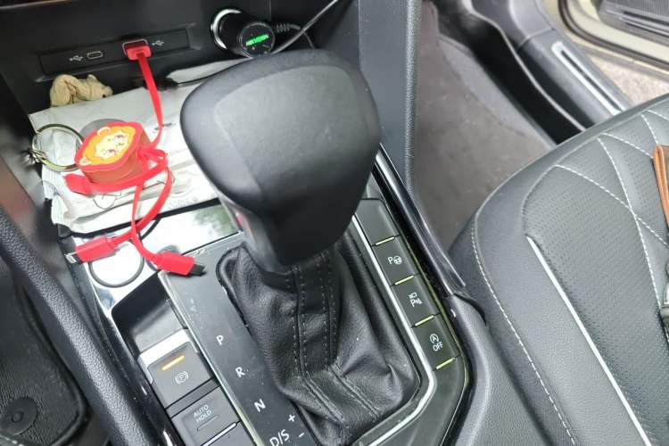 Used Volkswagen Tiguan L 2022 330TSI Automatic Two-Wheel Drive R-Line Enhanced Edition Gear Lever