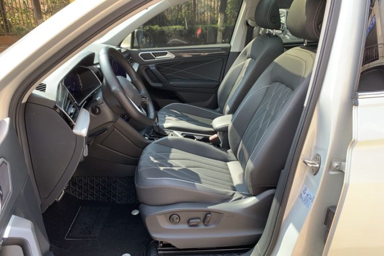 Used Volkswagen Tiguan L 2022 330TSI Automatic Two-Wheel Drive R-Line Enhanced Edition Interior 1