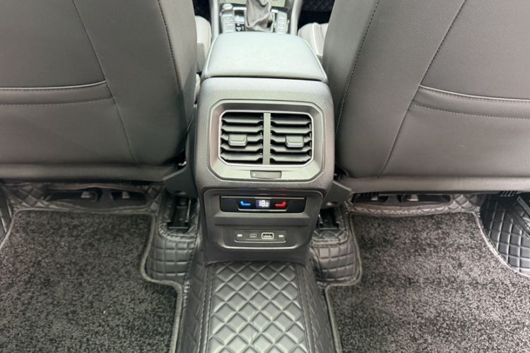 Used Volkswagen Tiguan L 2022 330TSI Automatic Two-Wheel Drive R-Line Enhanced Edition Interior 1