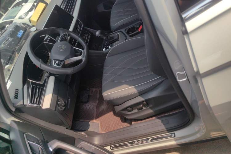 Used Volkswagen Tiguan L 2022 330TSI Automatic Two-Wheel Drive Smart Edition Interior 1