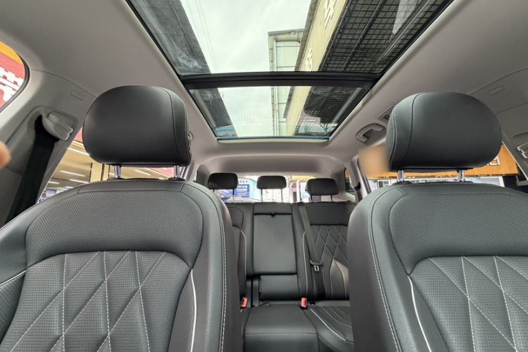 Used Volkswagen Tiguan L 2022 330TSI Automatic Two-Wheel Drive R-Line Enhanced Edition Interior 12