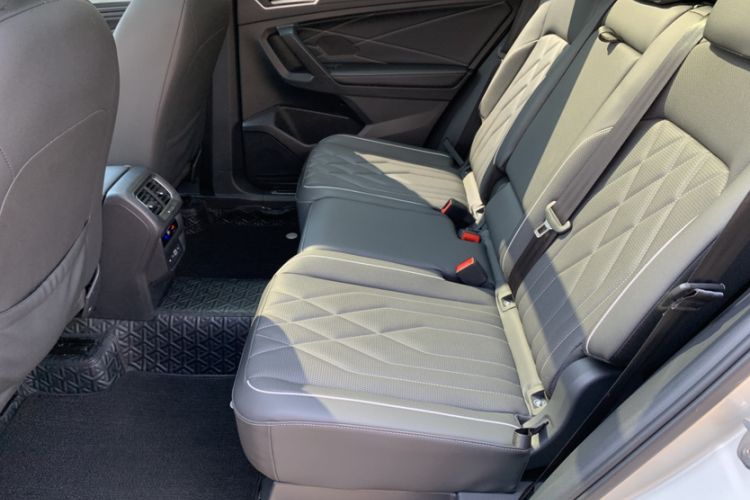 Used Volkswagen Tiguan L 2022 330TSI Automatic Two-Wheel Drive R-Line Enhanced Edition Interior 2