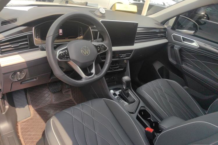 Used Volkswagen Tiguan L 2022 330TSI Automatic Two-Wheel Drive Smart Edition Interior 2
