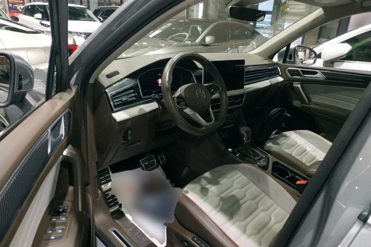 Used Volkswagen Tiguan L 2022 380TSI Automatic All-Wheel Drive R-Line Flagship 7-Seater Interior 3