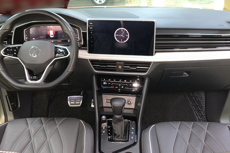 Used Volkswagen Tiguan L 2022 330TSI Automatic Two-Wheel Drive R-Line Enhanced Edition Interior 3