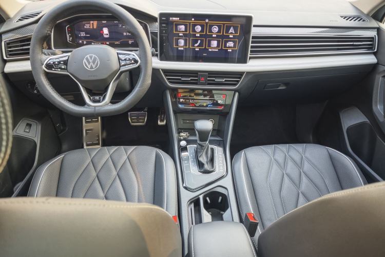 Used Volkswagen Tiguan L 2022 330TSI Automatic Two-Wheel Drive R-Line Enhanced Edition Interior 5