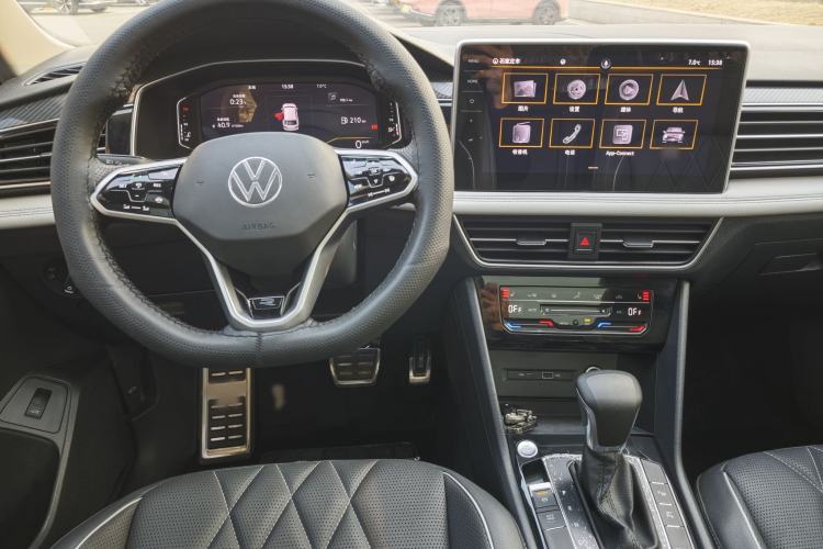 Used Volkswagen Tiguan L 2022 330TSI Automatic Two-Wheel Drive R-Line Enhanced Edition Interior 6