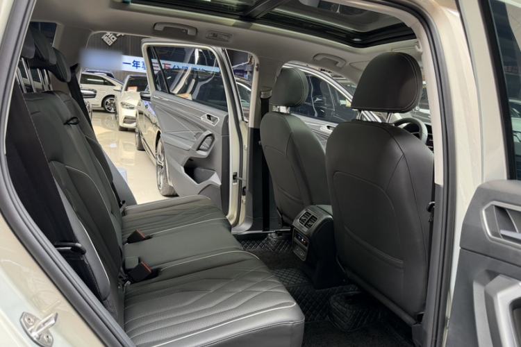 Used Volkswagen Tiguan L 2022 330TSI Automatic Two-Wheel Drive R-Line Enhanced Edition Interior 7