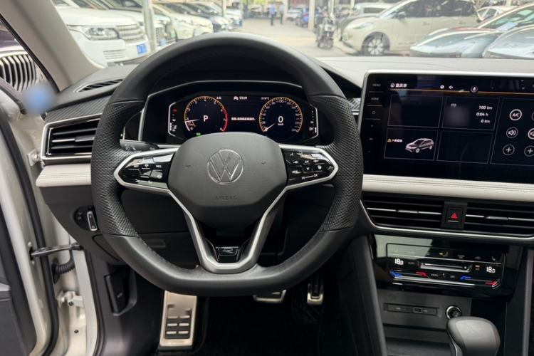 Used Volkswagen Tiguan L 2022 330TSI Automatic Two-Wheel Drive R-Line Enhanced Edition Interior 9