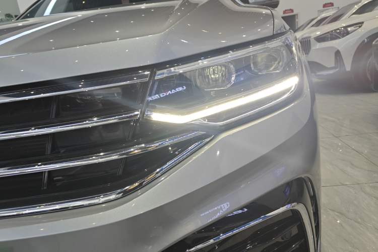 Used Volkswagen Tiguan L 2022 330TSI Automatic Two-Wheel Drive R-Line Enhanced Edition Left Front Headlight