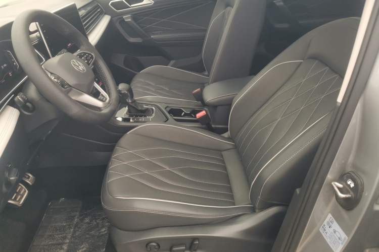 Used Volkswagen Tiguan L 2022 330TSI Automatic Two-Wheel Drive R-Line Enhanced Edition Left Front Seat