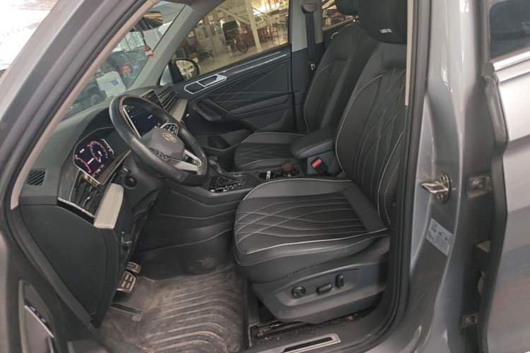 Used Volkswagen Tiguan L 2022 330TSI Automatic Two-Wheel Drive R-Line Enhanced Edition Left Front Seat