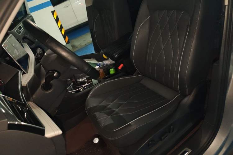 Used Volkswagen Tiguan L 2022 330TSI Automatic Two-Wheel Drive R-Line Enhanced Edition Left Front Seat