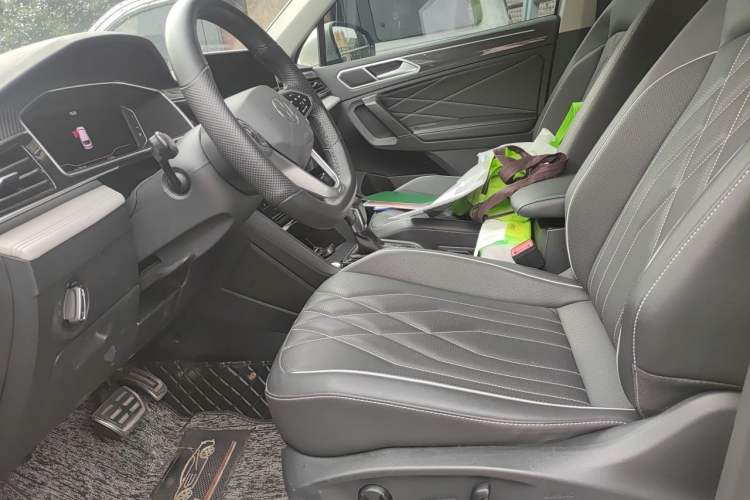 Used Volkswagen Tiguan L 2022 330TSI Automatic Two-Wheel Drive R-Line Enhanced Edition Left Front Seat