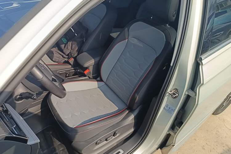 Used Volkswagen Tiguan L 2022 330TSI Automatic Two-Wheel Drive R-Line Flagship Edition Left Front Seat