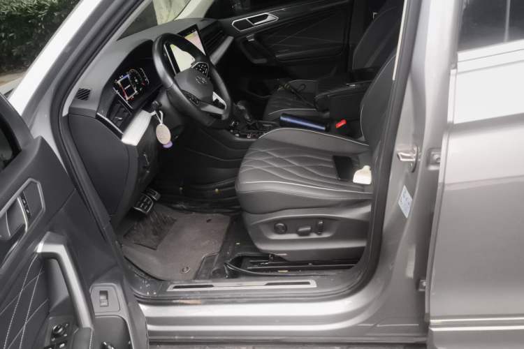 Used Volkswagen Tiguan L 2022 330TSI Automatic Two-Wheel Drive R-Line Enhanced Edition Left Front Seat