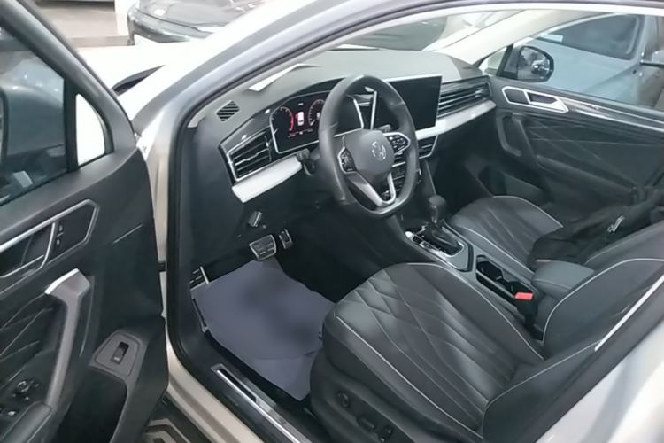 Used Volkswagen Tiguan L 2022 330TSI Automatic Two-Wheel Drive R-Line Enhanced Edition Left Front Seat