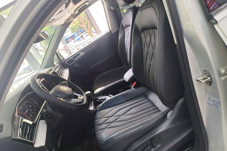 Used Volkswagen Tiguan L 2022 330TSI Automatic Two-Wheel Drive R-Line Enhanced Edition Left Front Seat
