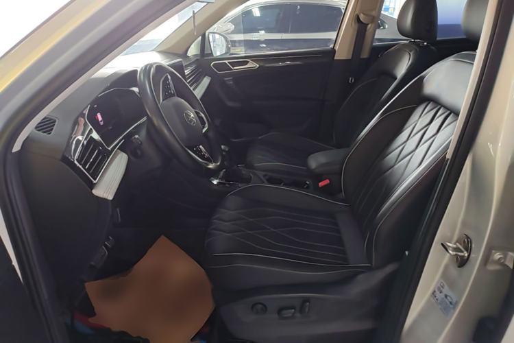 Used Volkswagen Tiguan L 2022 330TSI Automatic Two-Wheel Drive R-Line Enhanced Edition Left Front Seat